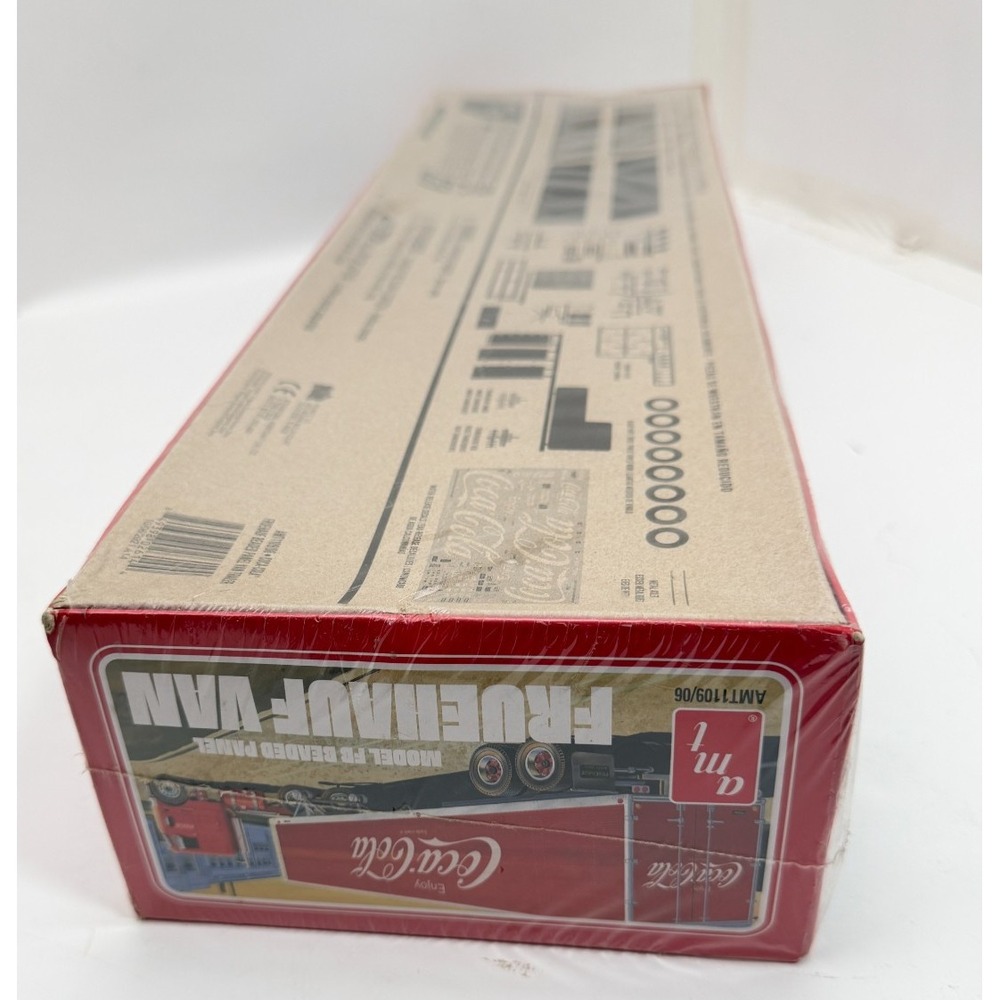 AMT Coca-Cola Fruehauf Beaded Panel Van Trailer Model Kit 1/25 Scale AMT1109/06 - Picture 10 of 11